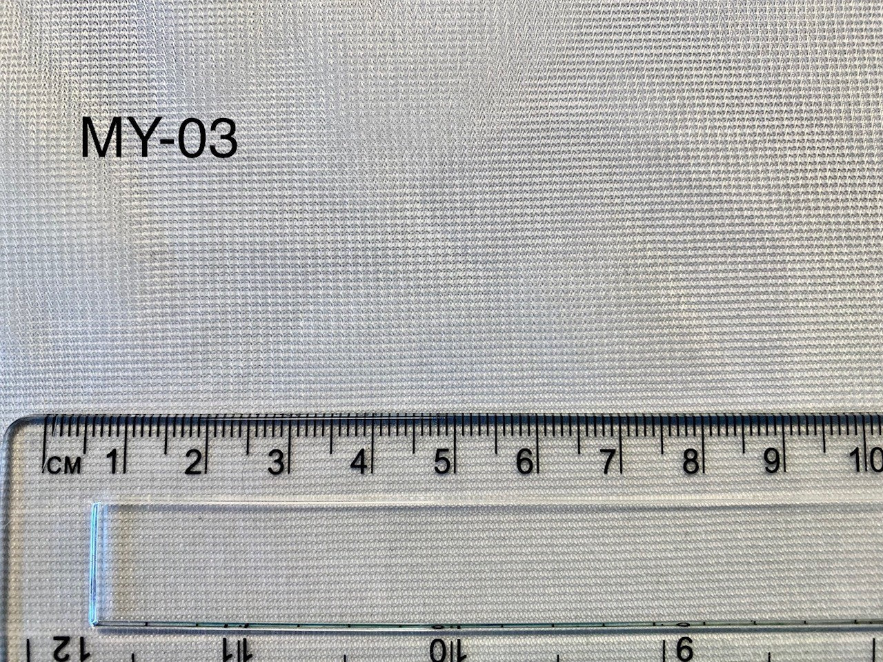 Lätt något styvt myggnätstyg (MY03)