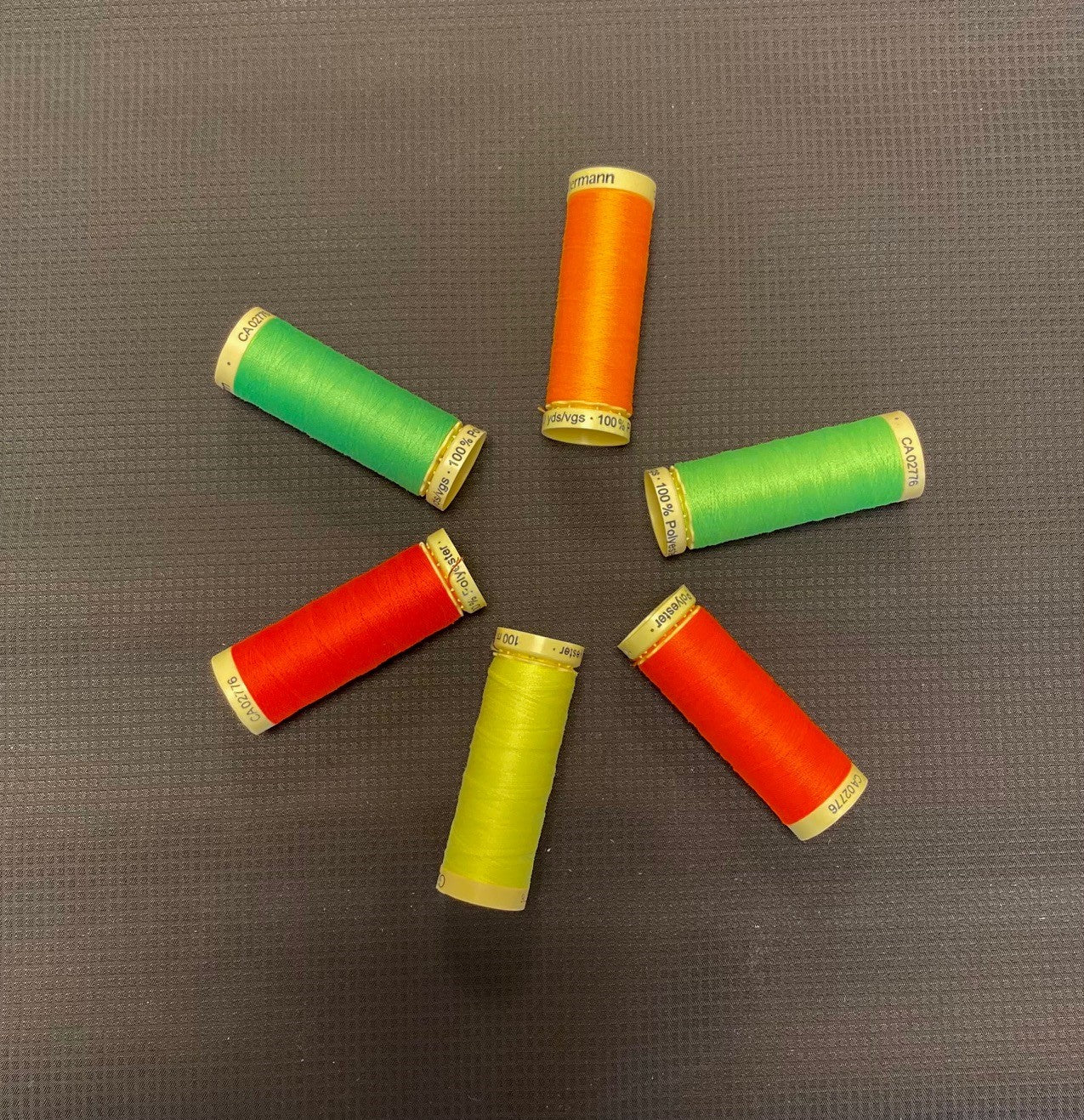 Sytråd i neonfärger Gütermann Polyester (GTNeon)